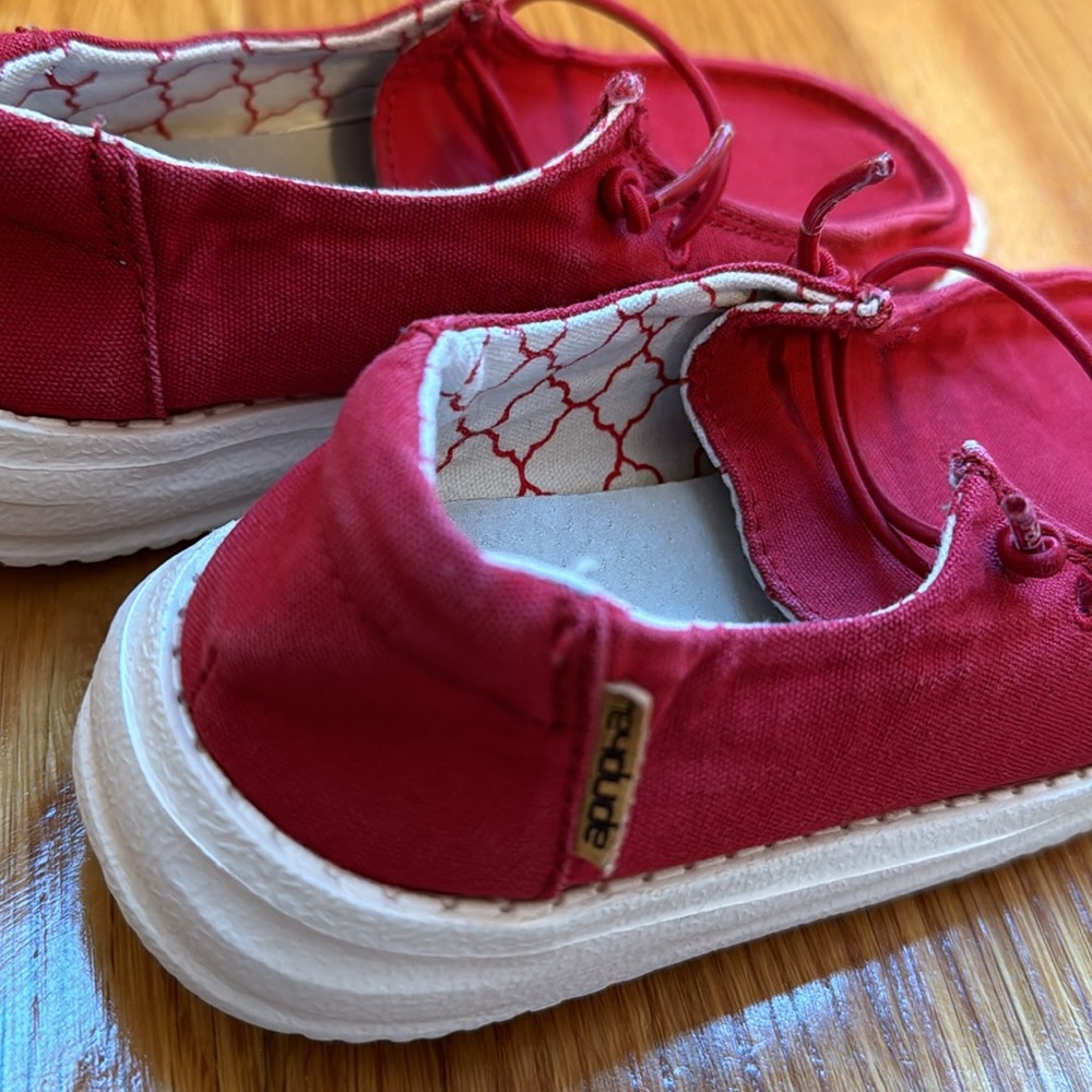 Kids hey dude, Wendy youth size 11 youth red and white slip on loafer unisex - Picture 7 of 7